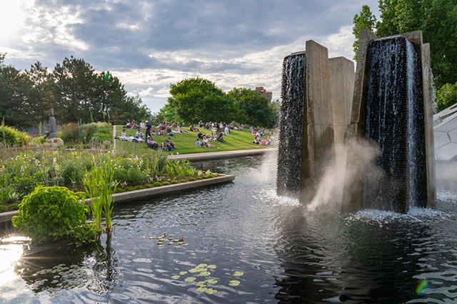 evenings al fresco at fountain