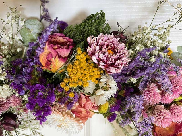 dried flower arrangement